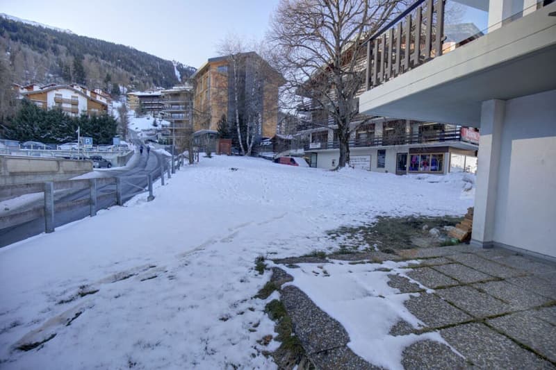 Spacious flat with renovation potential 100m from the ski lifts (18)