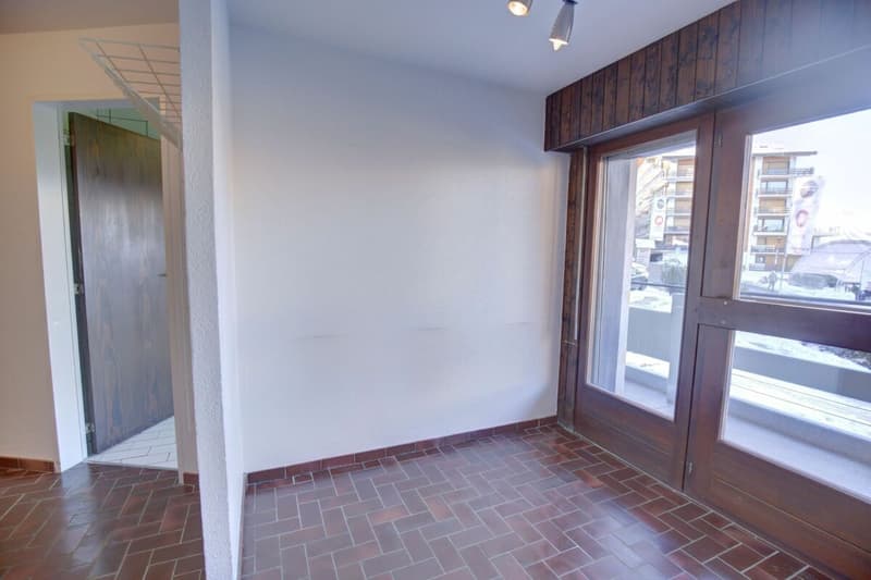Spacious flat with renovation potential 100m from the ski lifts (13)