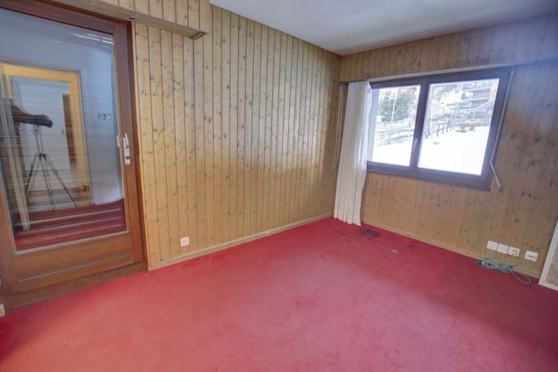 Spacious flat with renovation potential 100m from the ski lifts (7)