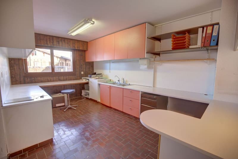 Spacious flat with renovation potential 100m from the ski lifts (6)