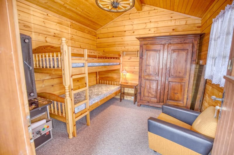 Chalet de caractère avec 2 annexes et un grand terrain à Haute-Nendaz! (28)