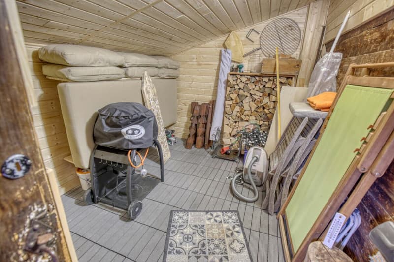 Character chalet with 2 annexes and a large plot of land in Haute-Nendaz! (31)