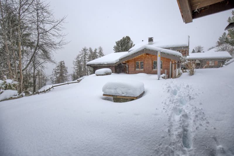 Character chalet with 2 annexes and a large plot of land in Haute-Nendaz! (24)