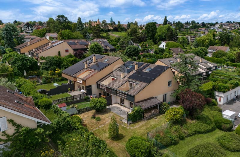 CHARMANTE VILLA FAMILIALE AVEC JARDIN DANS UN QUARTIER RÉSIDENTIEL (1)