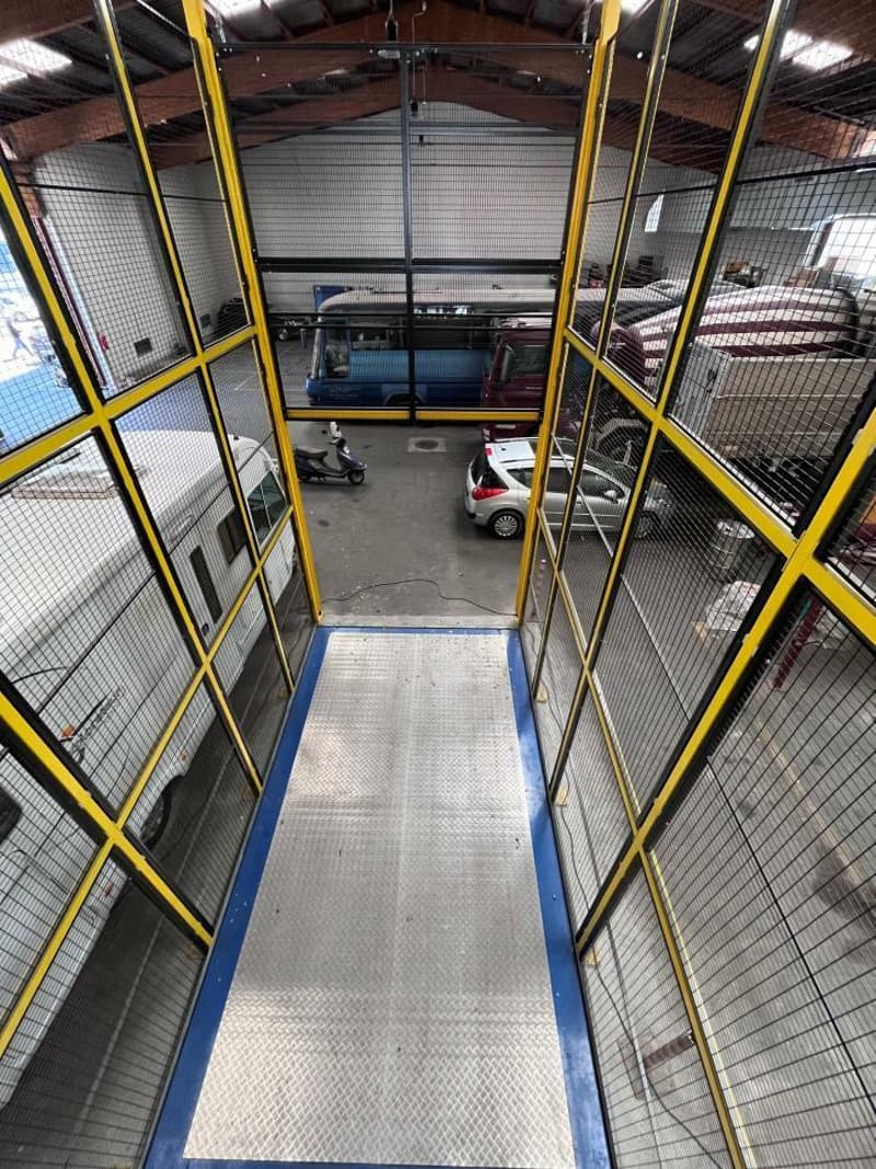 Spacious industrial hall divisible into a mezzanine (6)