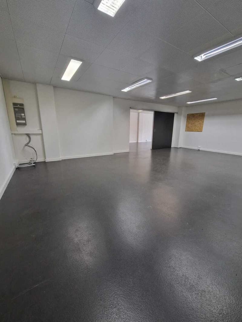 Locale commerciale, superficie ufficio - 124m2 - 1027 Lonay (4)