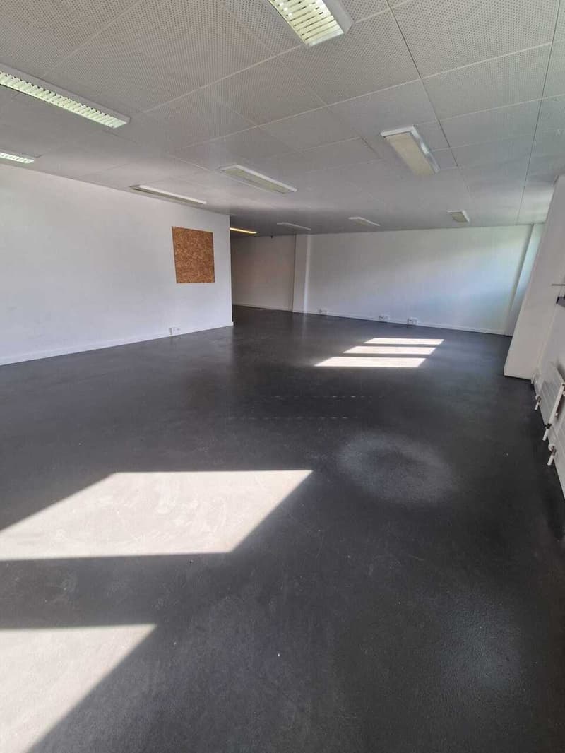 Locale commerciale, superficie ufficio - 124m2 - 1027 Lonay (2)