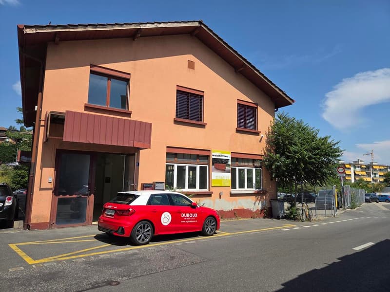 230 m² de plain-pied avec quai de chargement: bail jusqu'au 31.12.2029 (1)