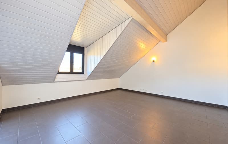 Appartement moderne de 2 pièces avec balcon (2)