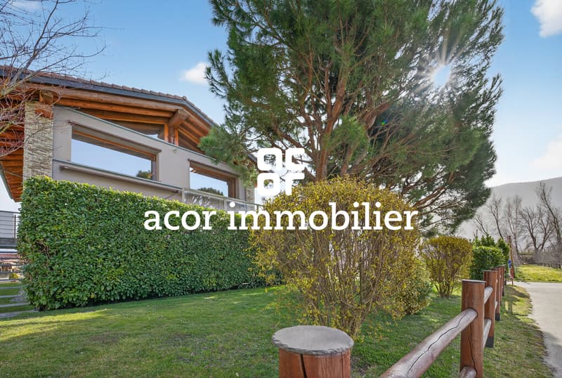 Villa in tronchi di legno in stile chalet canadese (11)