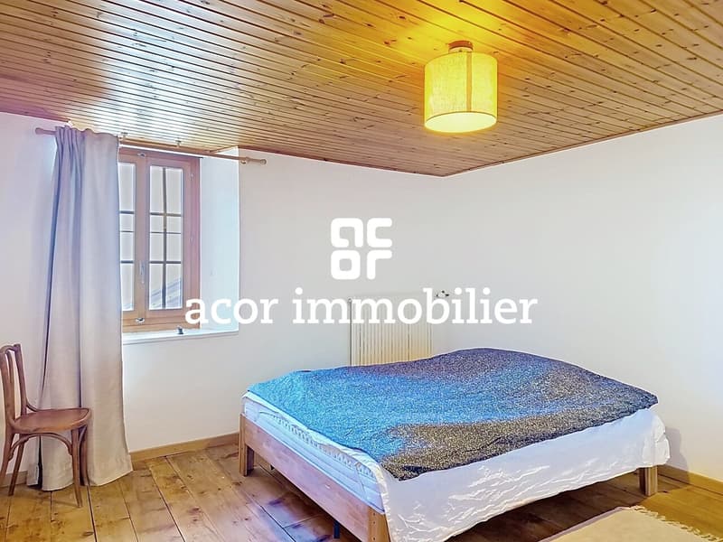 Village house with potential in the heart of Chamoson (2)