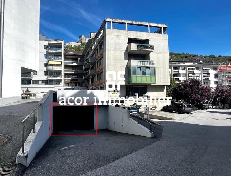 Posto auto nel seminterrato inferiore, a meno di 100m dalla Place du Midi (1)