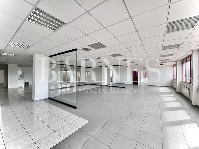 Bureaux, showroom, locaux de 620 m2 à louer à Lonay (2)