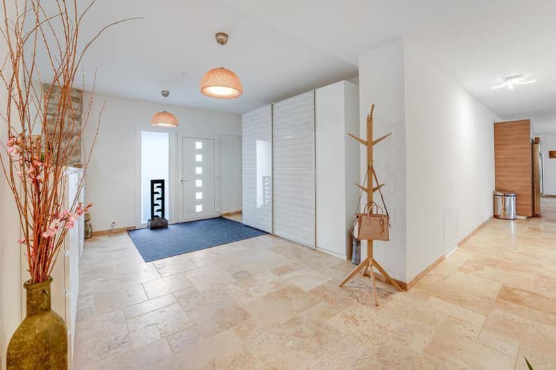 Edificio residenziale a Villars-Burquin (9)