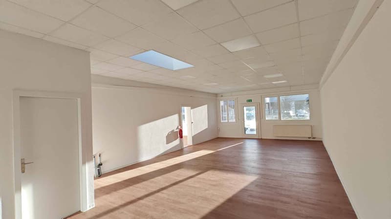 1ère salle avec service et entrée latérale