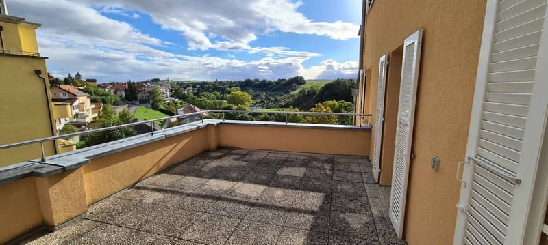 À louer  Spacieux appartement de 4 pièces avec conciergerie à repourvoir (8)