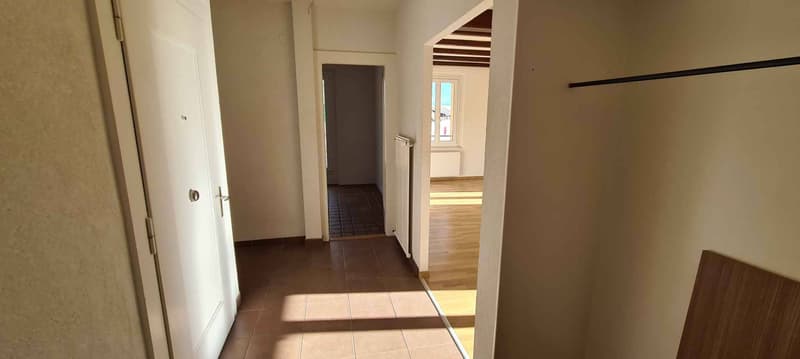 À louer  Spacieux appartement de 4 pièces avec conciergerie à repourvoir (2)
