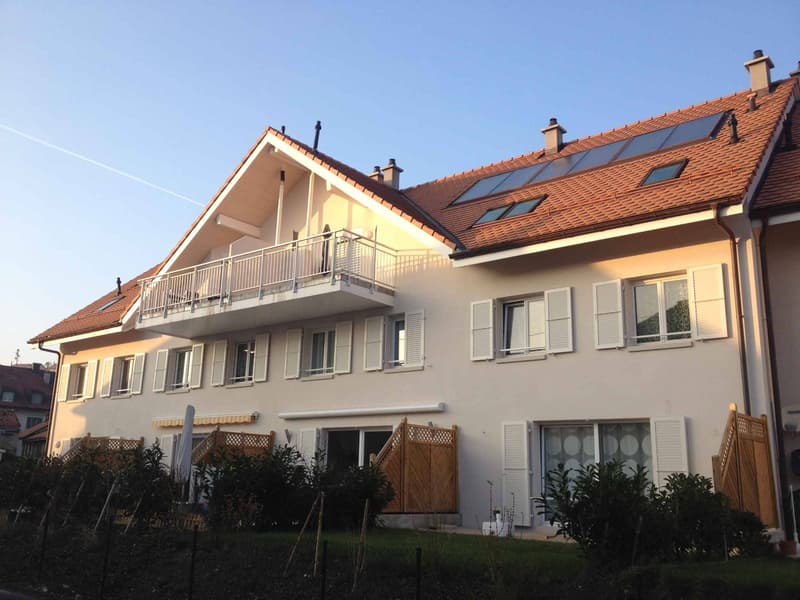 Lumineux appartement de 4.5 pièces sous les toits, à deux pas du lac de Neuchâtel (1)