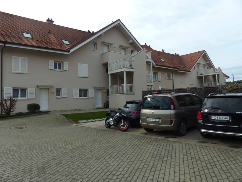 Lumineux appartement de 4.5 pièces sous les toits, à deux pas du lac de Neuchâtel (2)