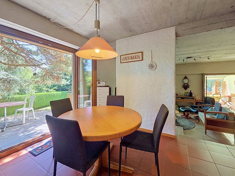 Charming semi-detached villa with 5.5 rooms, large garden and terraces! (4)