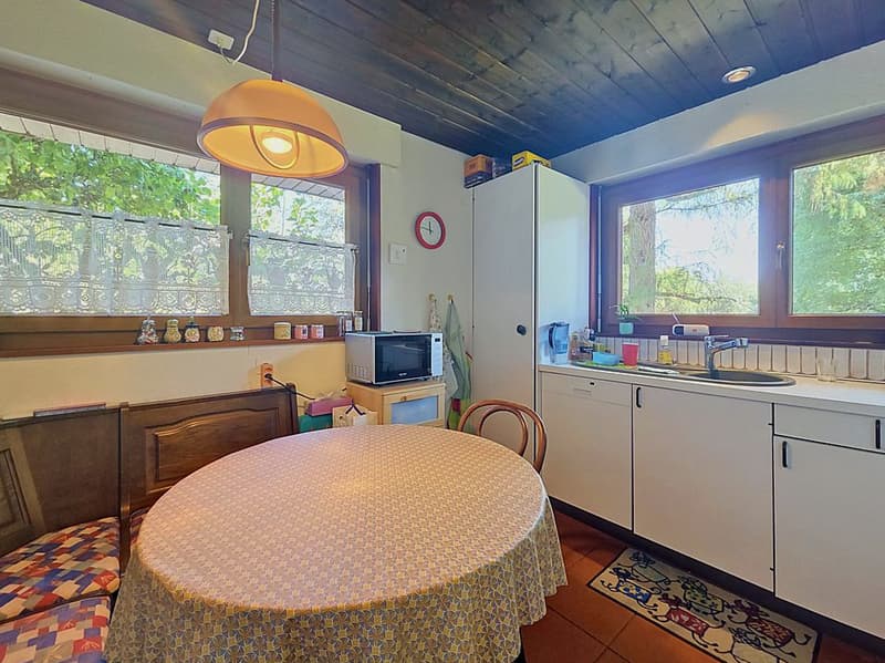 Charming semi-detached villa with 5.5 rooms, large garden and terraces! (5)