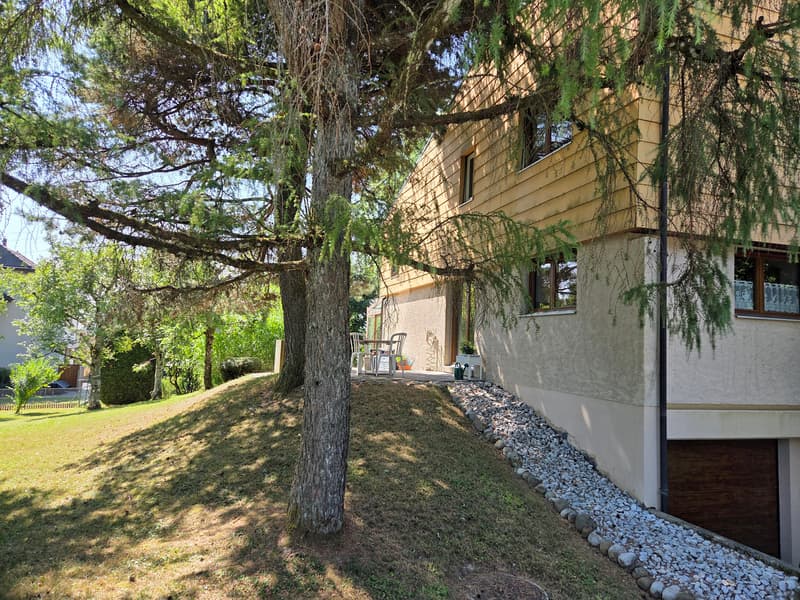 Charming semi-detached villa with 5.5 rooms, large garden and terraces! (2)