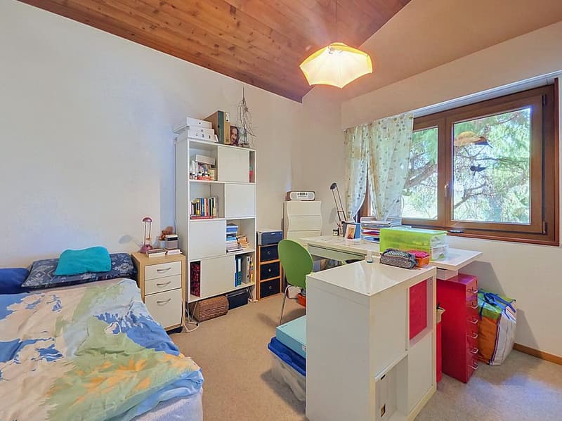 Charming semi-detached villa with 5.5 rooms, large garden and terraces! (9)