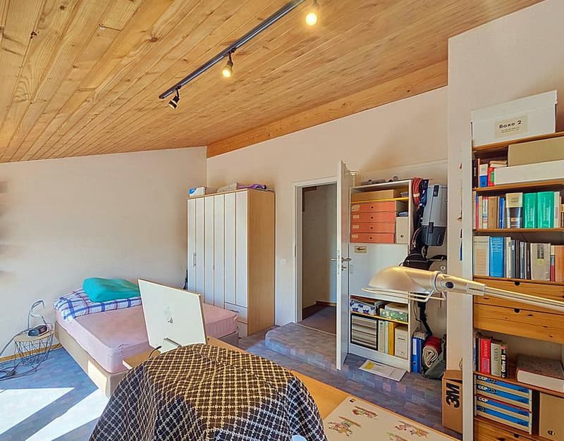 Charming semi-detached villa with 5.5 rooms, large garden and terraces! (8)