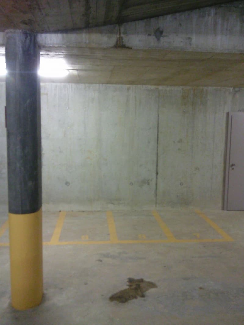 Innenhofparkplatz für Motorrad (2)