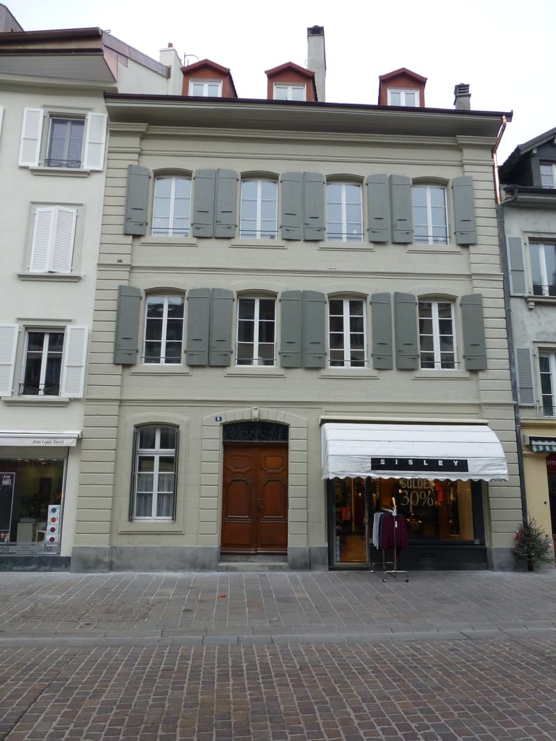 Belle arcade de 68 m2, idéalement située dans la Grand-Rue à Morges (1)