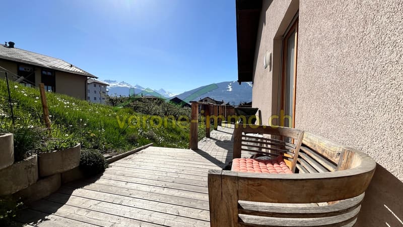 Terrasse à l'étage est