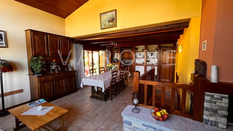 Séjour et coin à manger