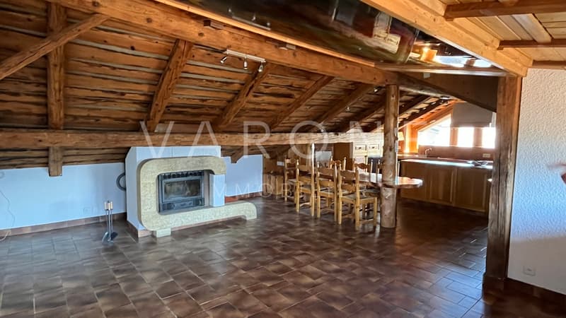 Séjour et coin à manger