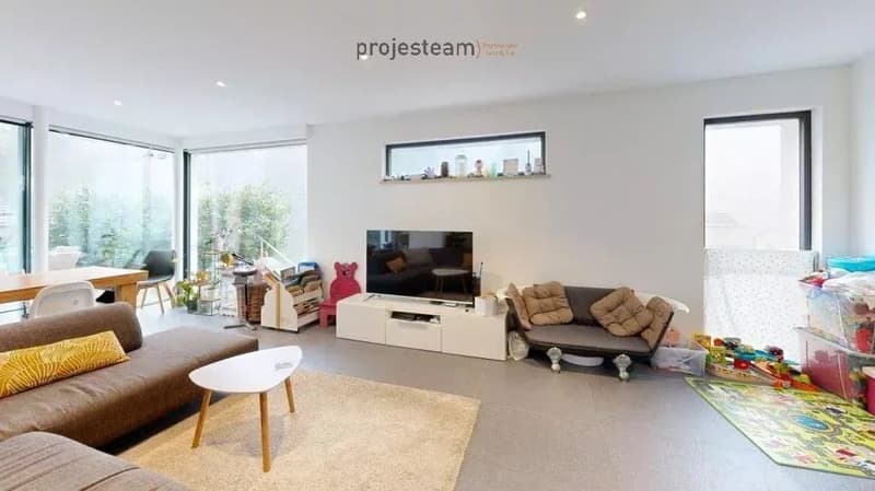 On the edge of a forest area? Contemporary villa in a privileged setting (4)