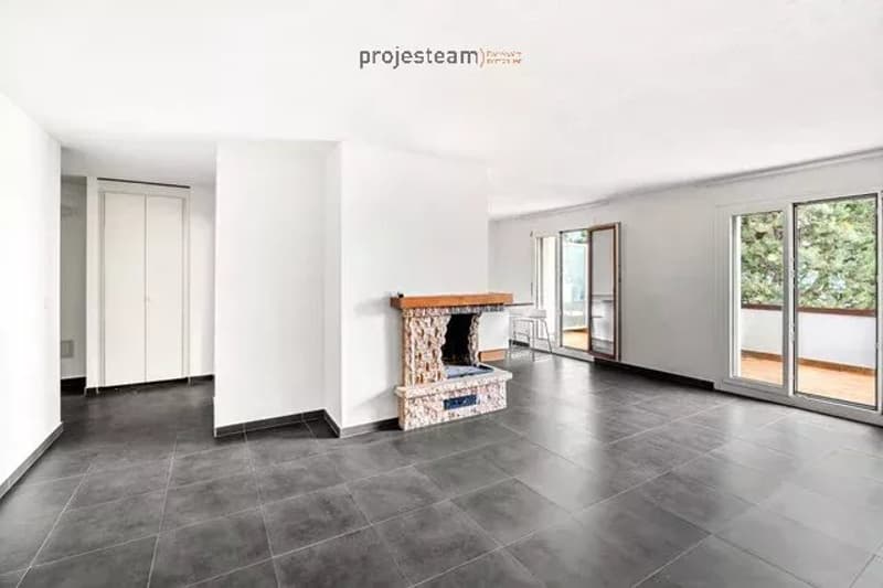 Appartamento con camino, ristrutturato con cura, ampio balcone a sud, in un ambiente verde e familiare (7)