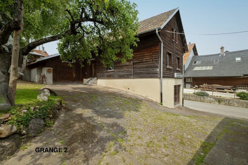 820 m² farm building with 3 apartments and 2 partially renovated barns, 8 km from Avenches and 25 km from Neuchâtel and Fribourg. (48)
