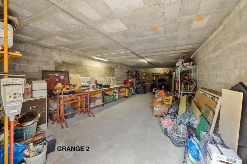 820 m² farm building with 3 apartments and 2 partially renovated barns, 8 km from Avenches and 25 km from Neuchâtel and Fribourg. (49)