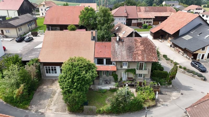 An 820 m² farm building with 3 apartments and 2 partially renovated barns, 8 km from Avenches and 25 km from Neuchâtel and Fribourg. (2)