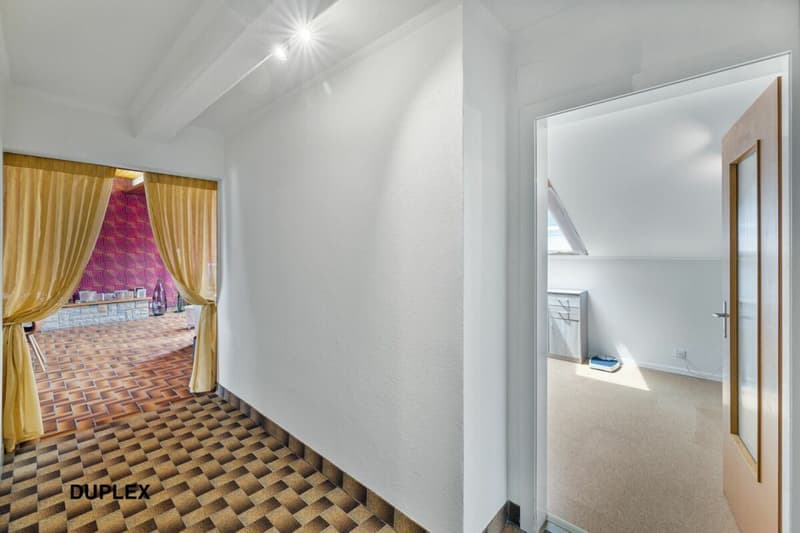 An 820 m² farm building with 3 apartments and 2 partially renovated barns, 8 km from Avenches and 25 km from Neuchâtel and Fribourg. (30)