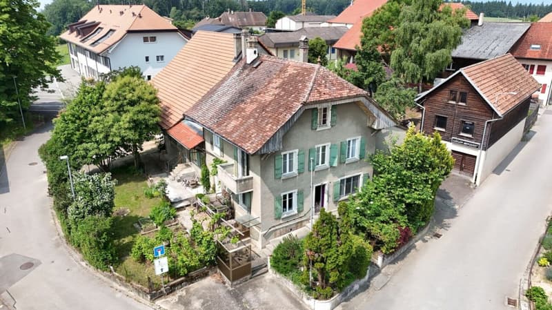 An 820 m² farm building with 3 apartments and 2 partially renovated barns, 8 km from Avenches and 25 km from Neuchâtel and Fribourg. (4)