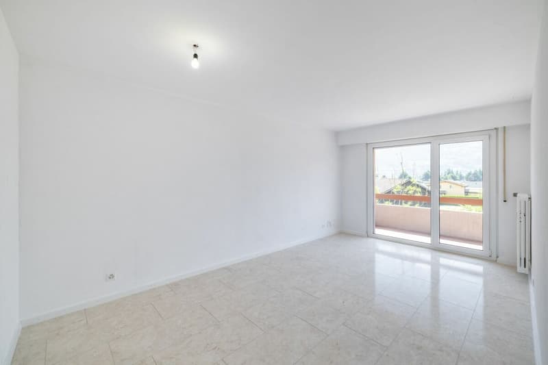 Lumineux appartement de 3,5 pièces rénové, offrant une surface brute de 79 m² (7)