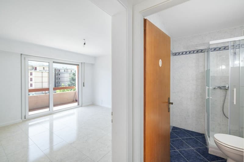 Lumineux appartement de 3,5 pièces rénové, offrant une surface brute de 79 m² (10)