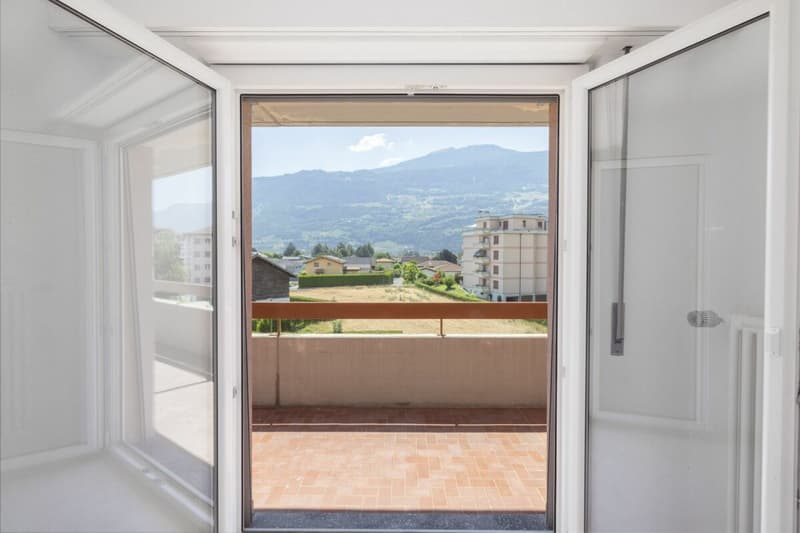 Appartamento luminoso di 3,5 locali ristrutturato, con una superficie lorda di 79 m² (2)