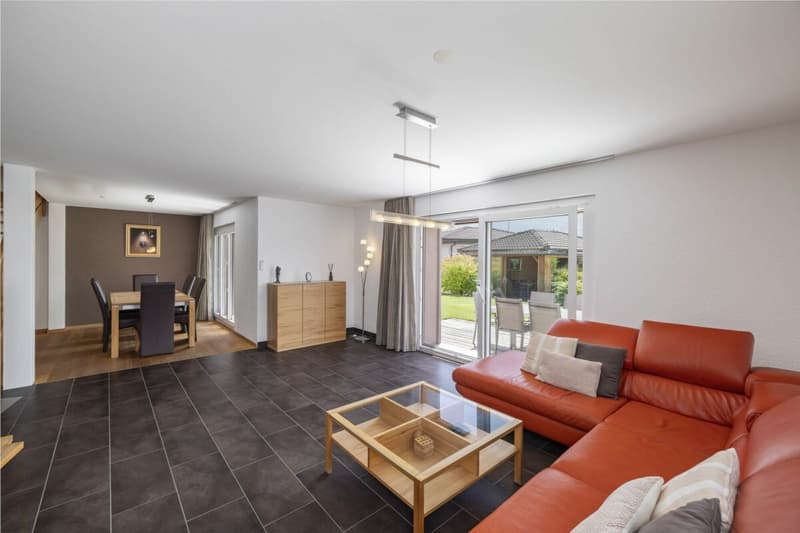 Splendide villa 6 pièces 1/2 de 297 m2 avec un magnifique extérieur (4)