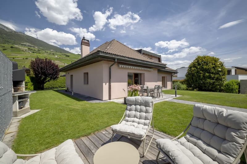 Splendide villa 6 pièces 1/2 de 297 m2 avec un magnifique extérieur (20)