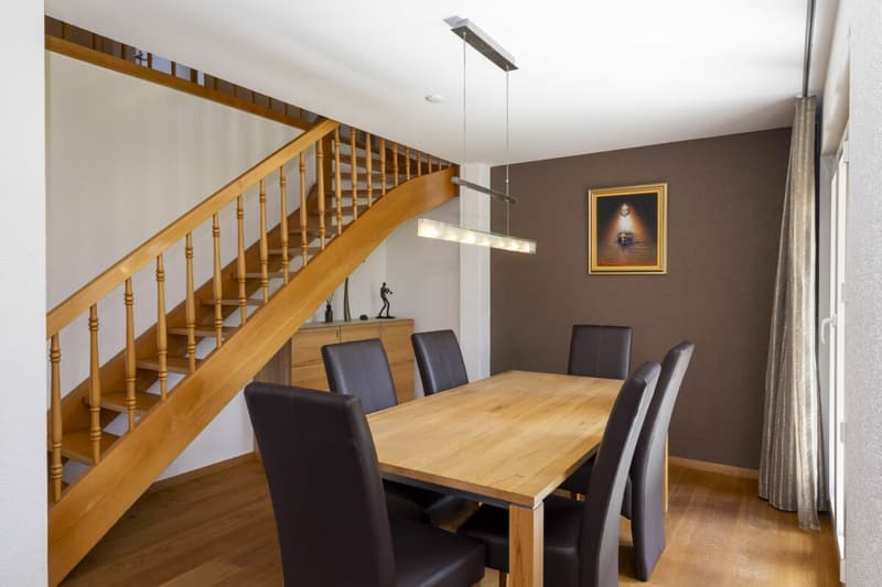 Splendide villa 6 pièces 1/2 de 297 m2 avec un magnifique extérieur (6)