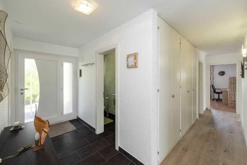 Splendide villa 6 pièces 1/2 de 297 m2 avec un magnifique extérieur (17)