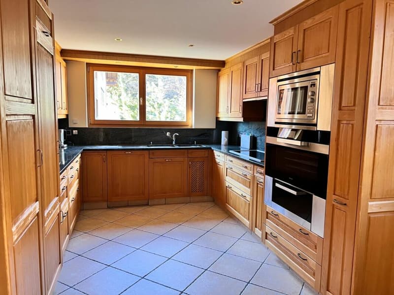 5.5-room apartment with magnificent 80 m² balcony-terrace (3)