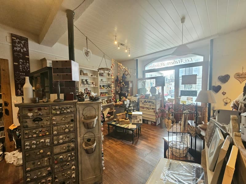 Locale commerciale di 2 pezzi, con vetrina, nel cuore di Aubonne (3)