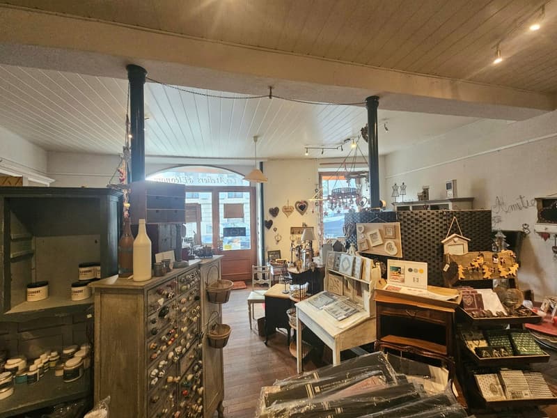 Locale commerciale di 2 pezzi, con vetrina, nel cuore di Aubonne (4)